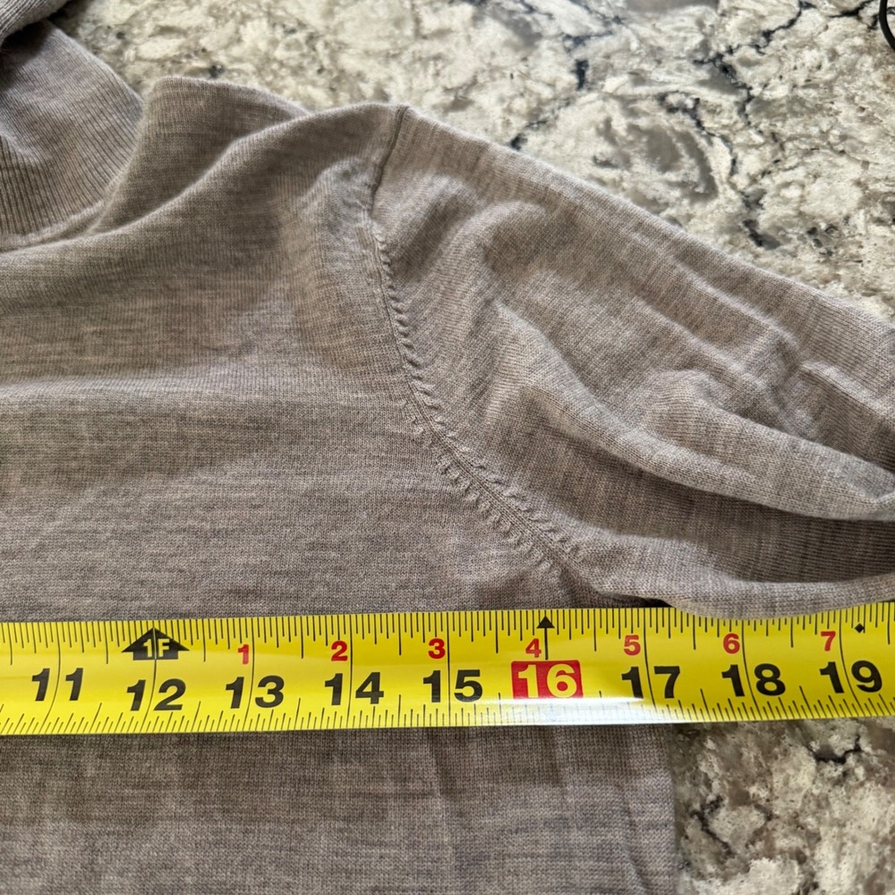 Uniqlo Sweater 100% Wool Turtleneck Gray Long Sleeve Lightweight Fine Knit SZ M - Picture 8 of 11